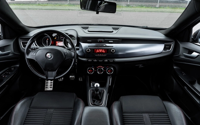 Alfa Romeo Giulietta cena 38900 przebieg: 180000, rok produkcji 2010 z Wyszków małe 562